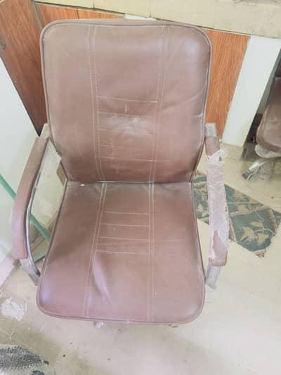 Revolving Office Chair / Desk Chair Halki Wear & Tear, Excellent Base