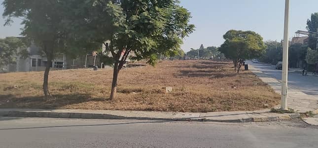 28 Marla plot for sale on a super hot location of Sec A Near to Park. Dem 4.60 Cr negotiable