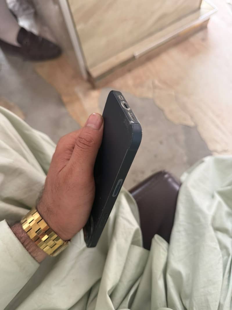 Apple iPhone 13 7