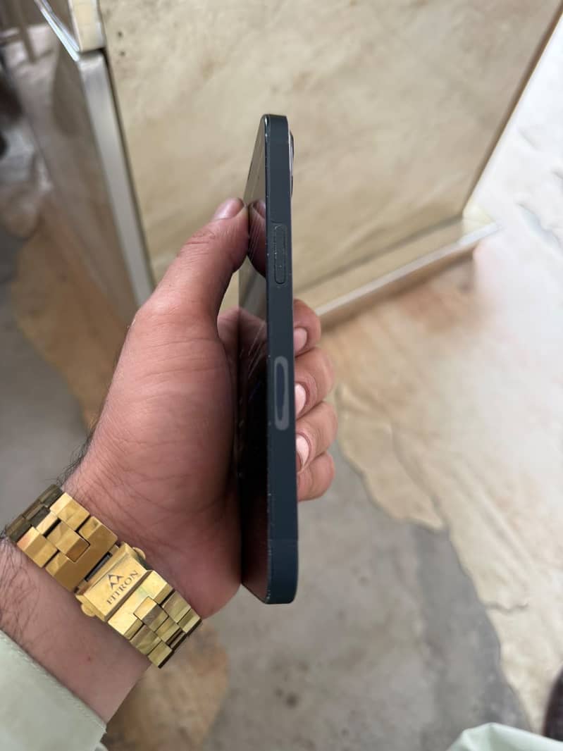 Apple iPhone 13 9