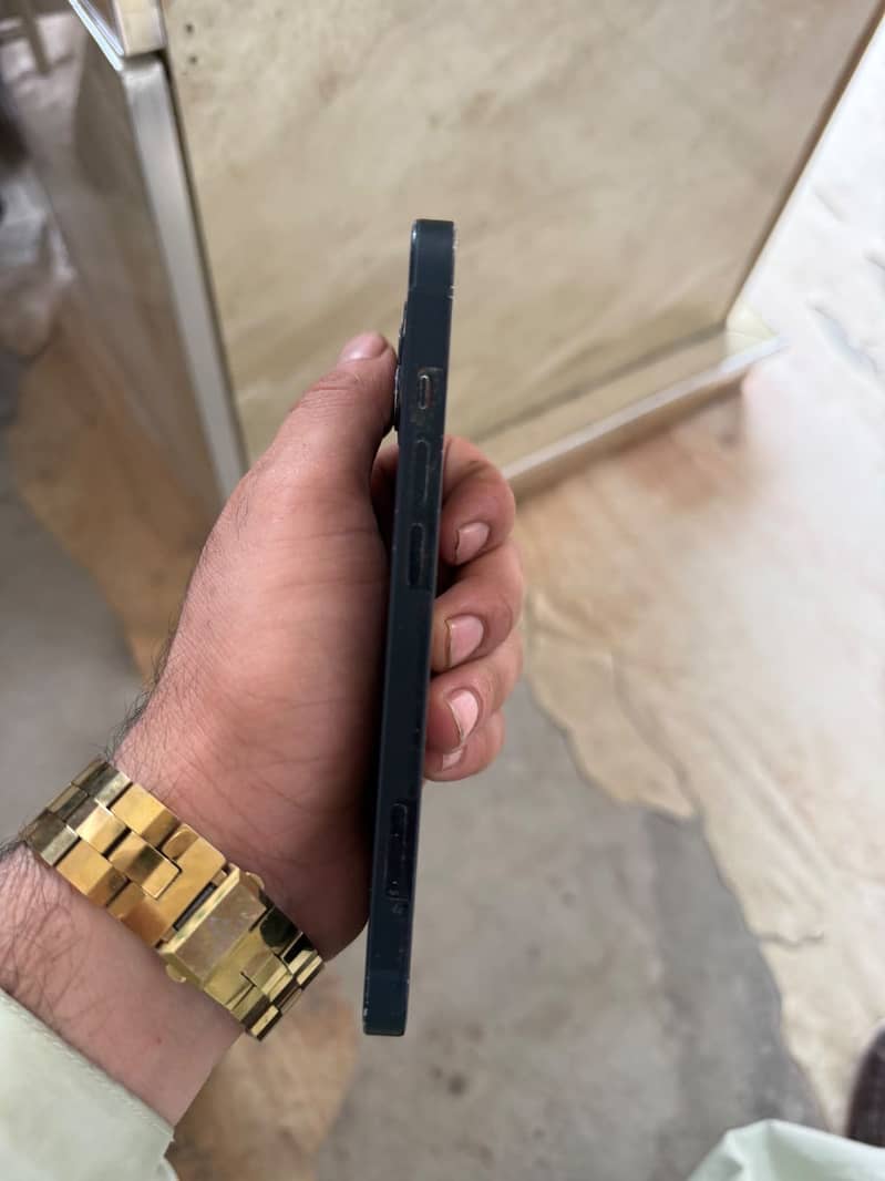 Apple iPhone 13 10