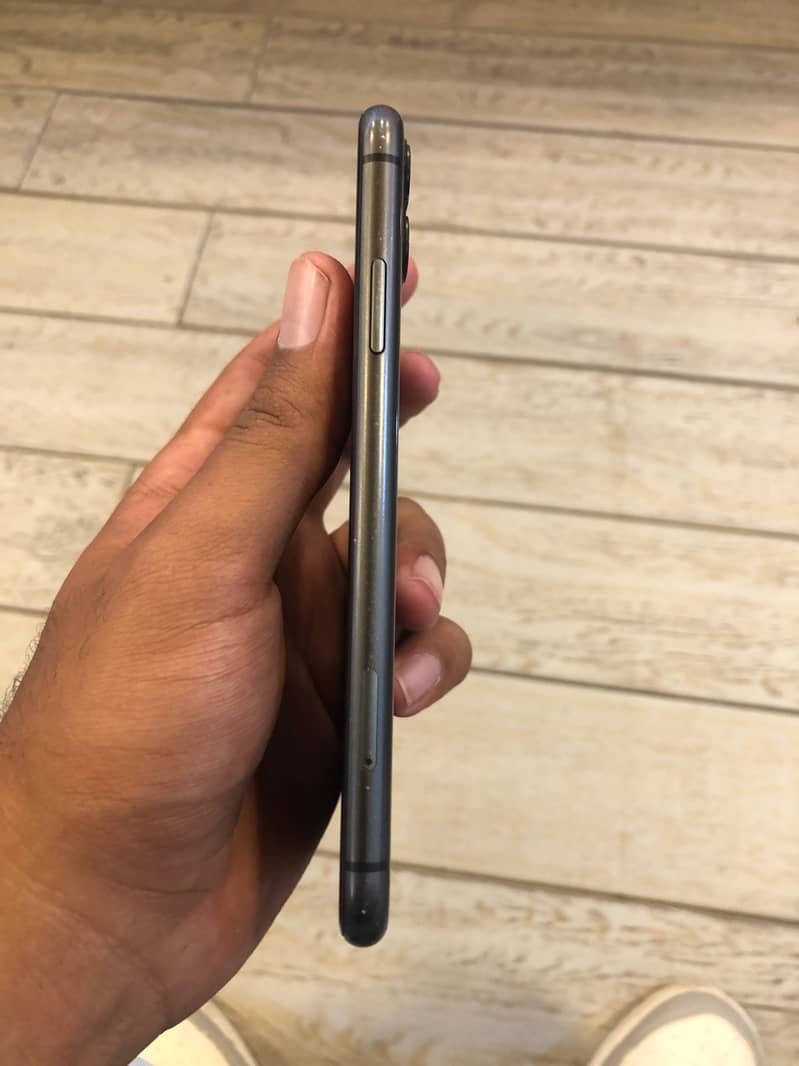 Apple iPhone 11 3