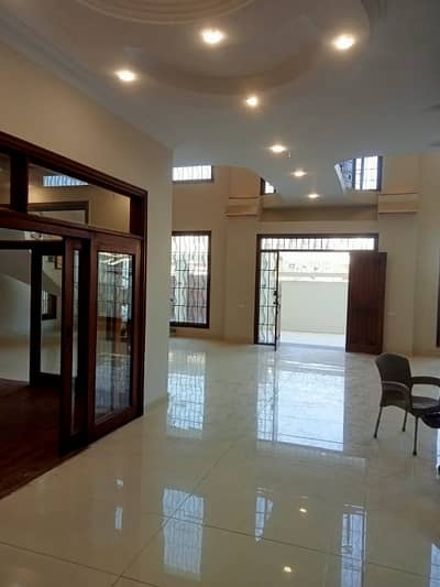 PRIME SALIENT COMMERCIAL INDEPENDENT BUNGALOW DOUBLE STOREY 10*-ROOM FOR RENT GULSHAN-E-IQBAL BLOCK 4 | MAIN 60 FT ROAD