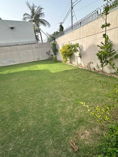 PRIME SILENT COMMERCIAL INDEPENDENT SINGLE STOREY 6-ROOM FOR RENT GULSHAN-E-IQBAL BLOCK 7 | MAIN 60 FT ROAD