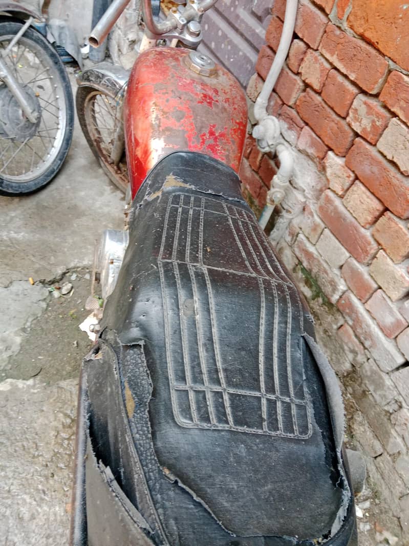 جیسی ہے ویسے ہی فروخت کرنی ہے  کتاب جینوئن ہے 2