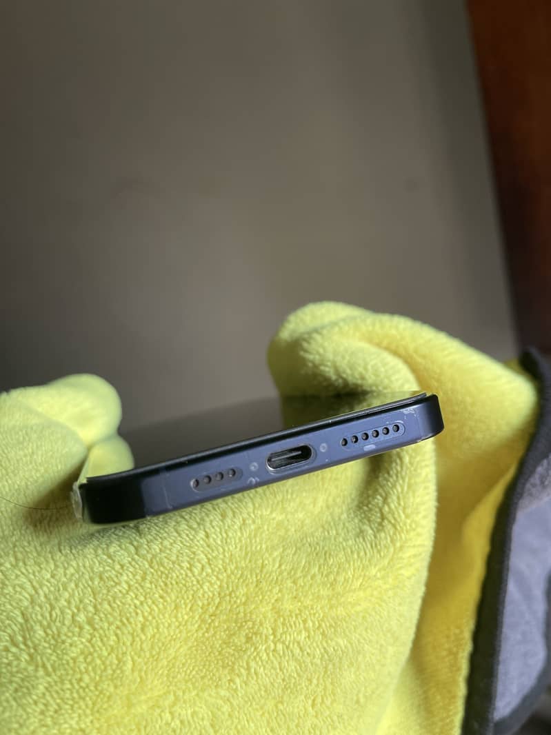 Apple iPhone 15 Pro Max 3