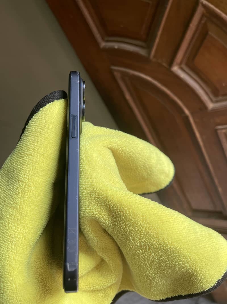 Apple iPhone 15 Pro Max 4