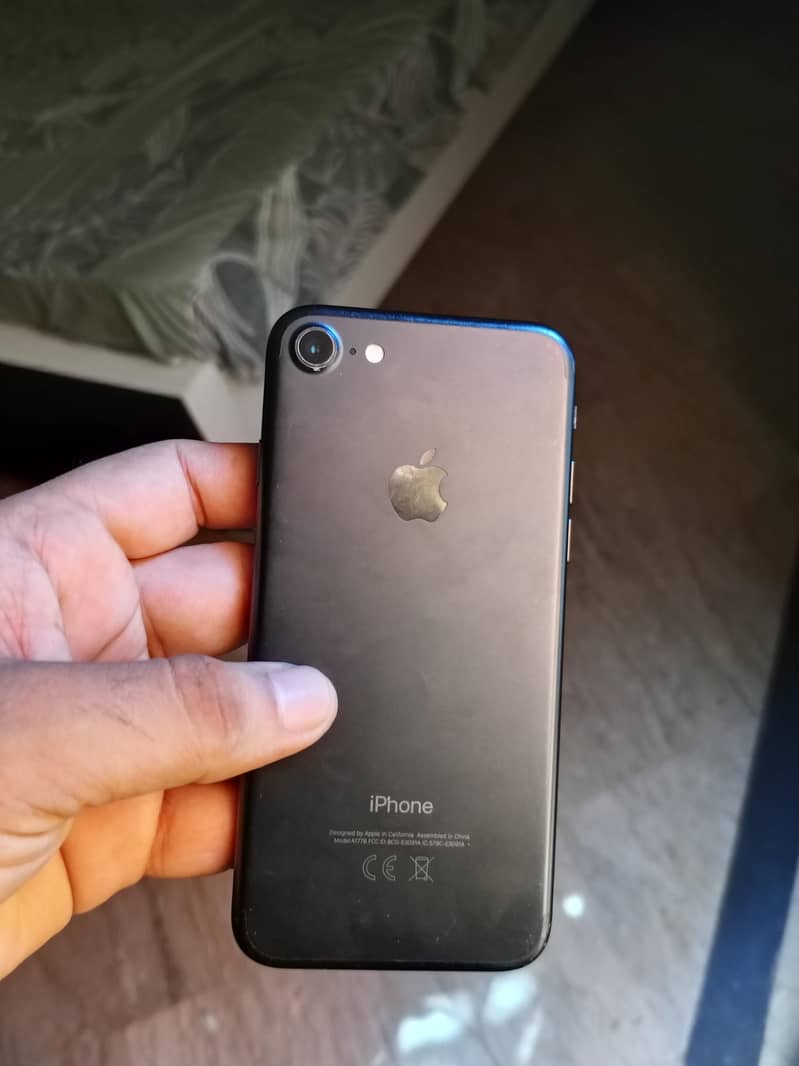 Apple iPhone 7 1