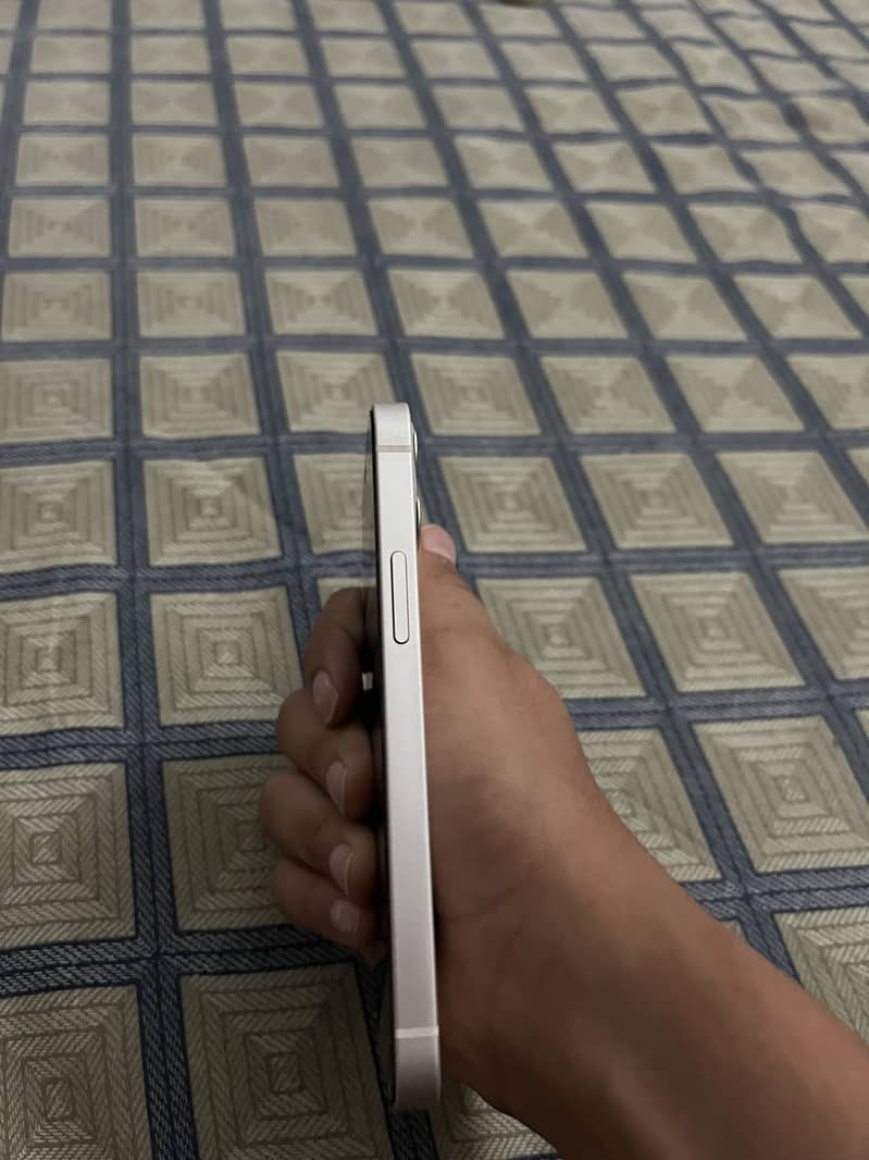 Apple iPhone 12 mini 0