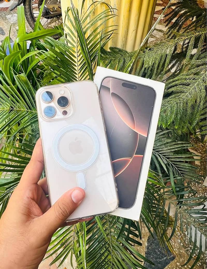 Apple iPhone 16 Pro Max 0