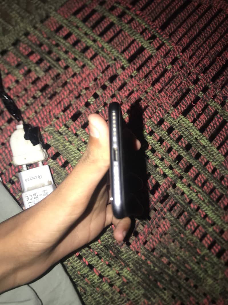 Apple iPhone 8 1