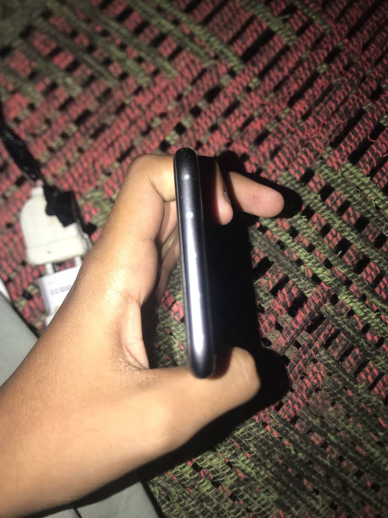 Apple iPhone 8 3