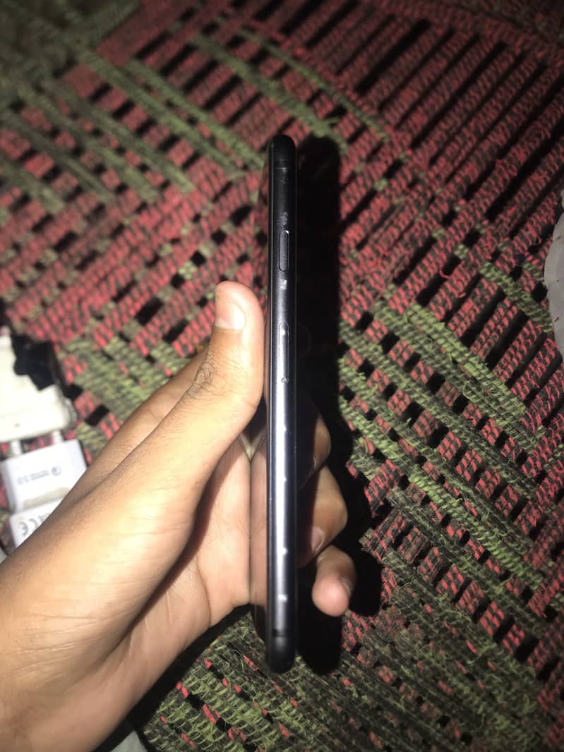 Apple iPhone 8 5