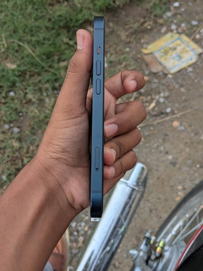 Apple iPhone 13 6