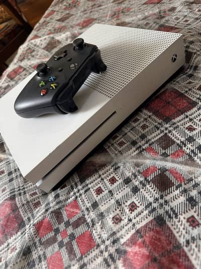 Xbox one S (500gb with original controller)