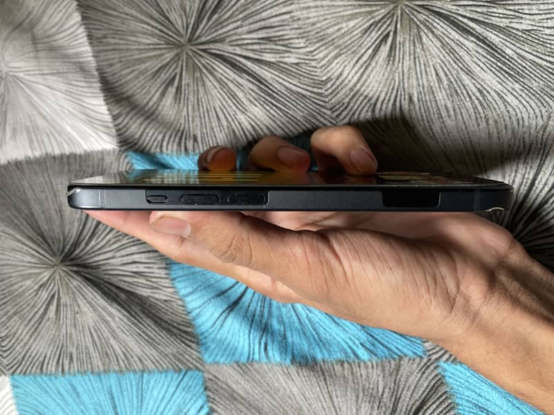 Apple iPhone 15 4