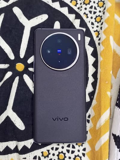 Vivo X100 non pta he 10 by 9.5 16GB ram 256 GB ROM