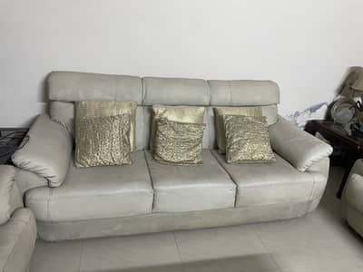 7 seater  color off white leather posheses fream is wooden