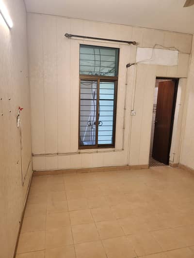 1.5 Kanal Upper Portion For Rent With Separate Gate