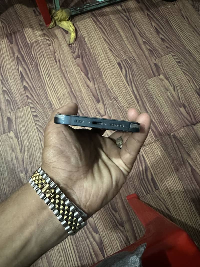 Apple iPhone 13 2