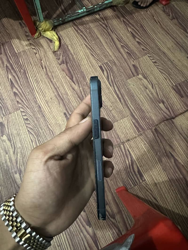 Apple iPhone 13 7