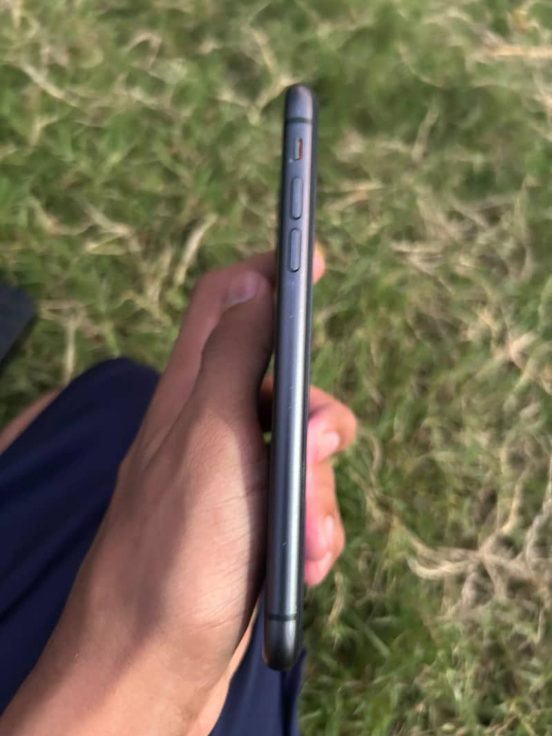 Apple iPhone 11 3