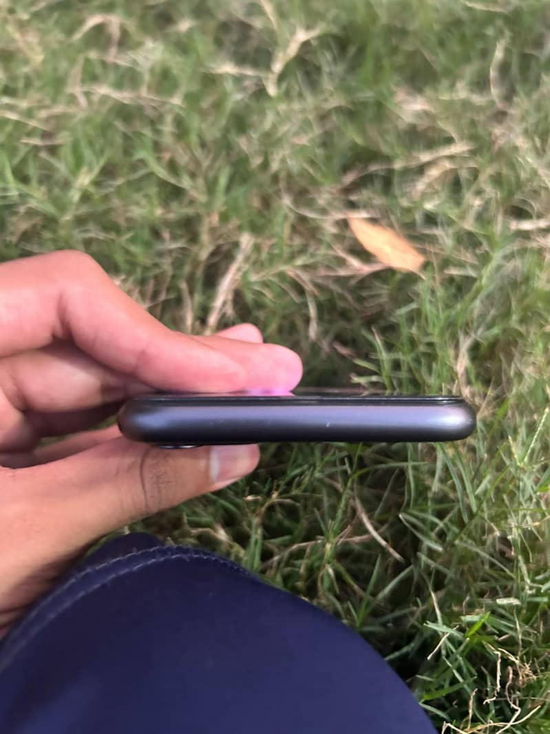 Apple iPhone 11 4