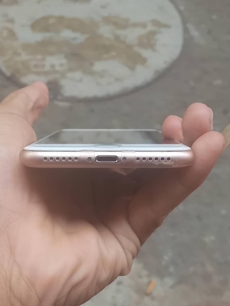 Apple iPhone 8 3