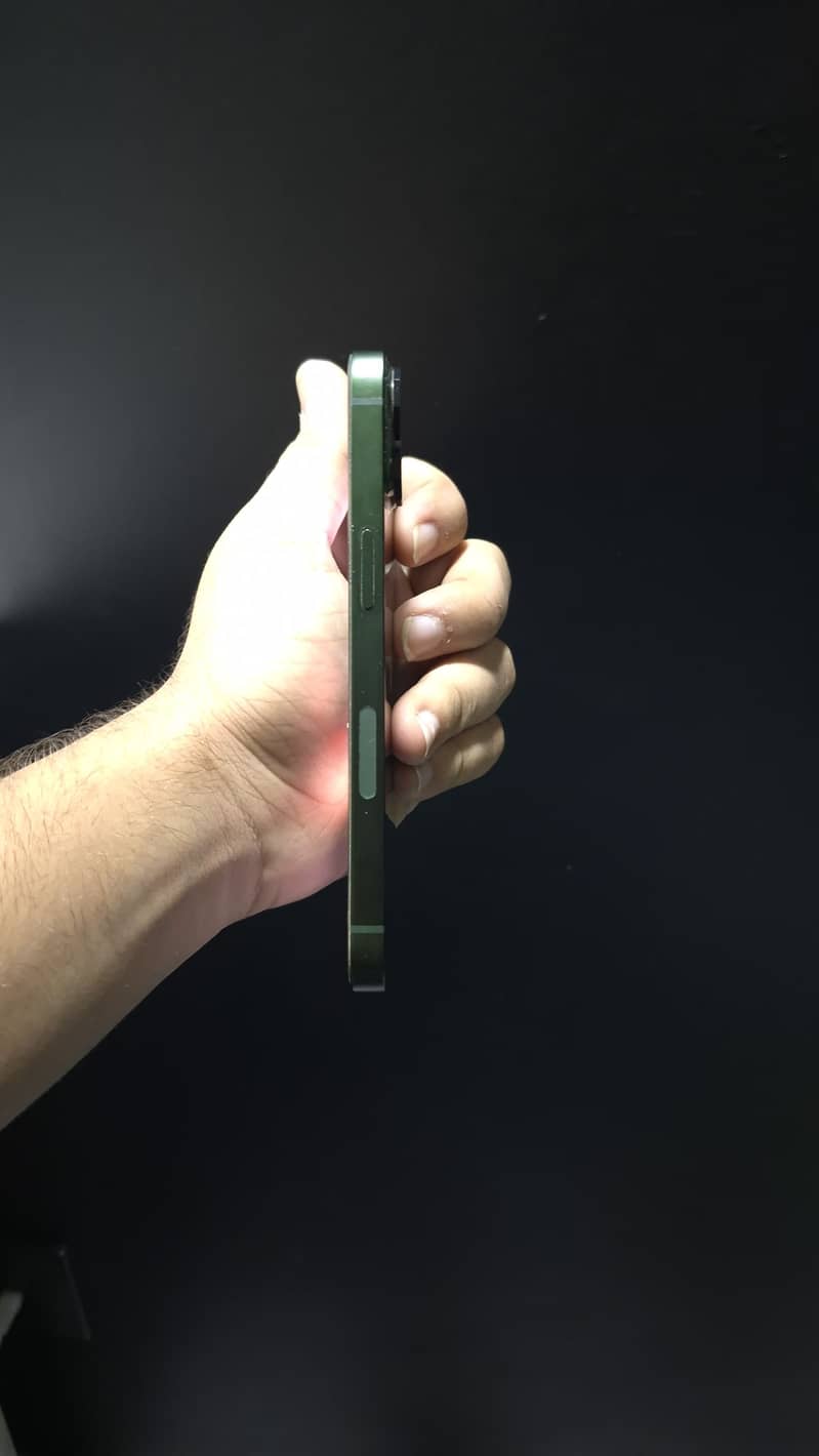 Apple iPhone 13 0