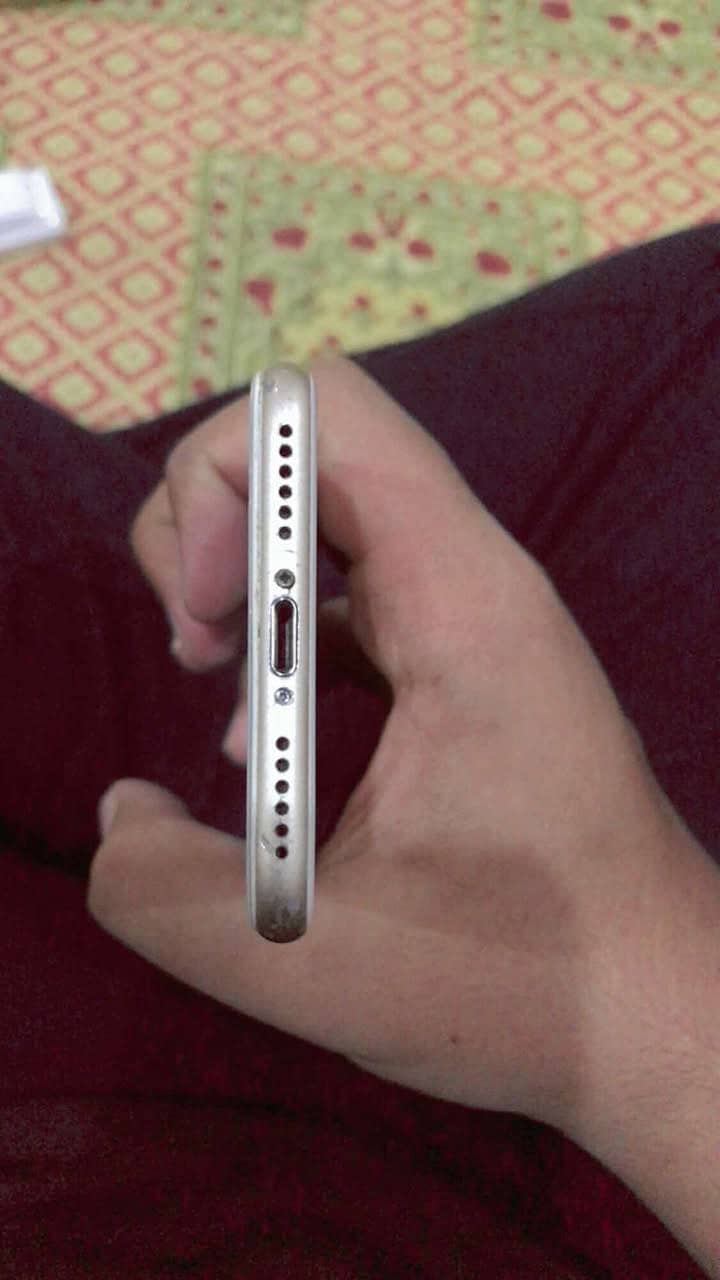 Apple iPhone 7 4