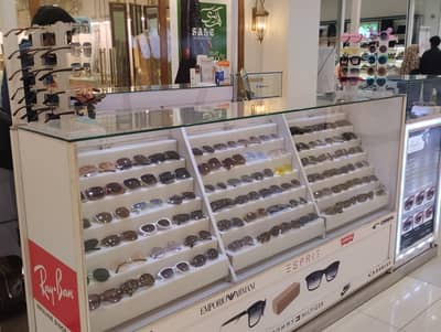 optical Shop table