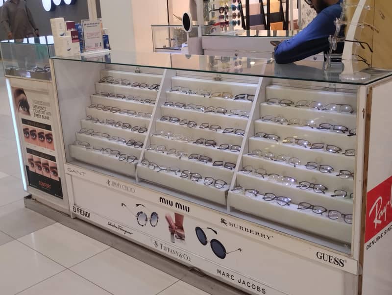 optical Shop table 1