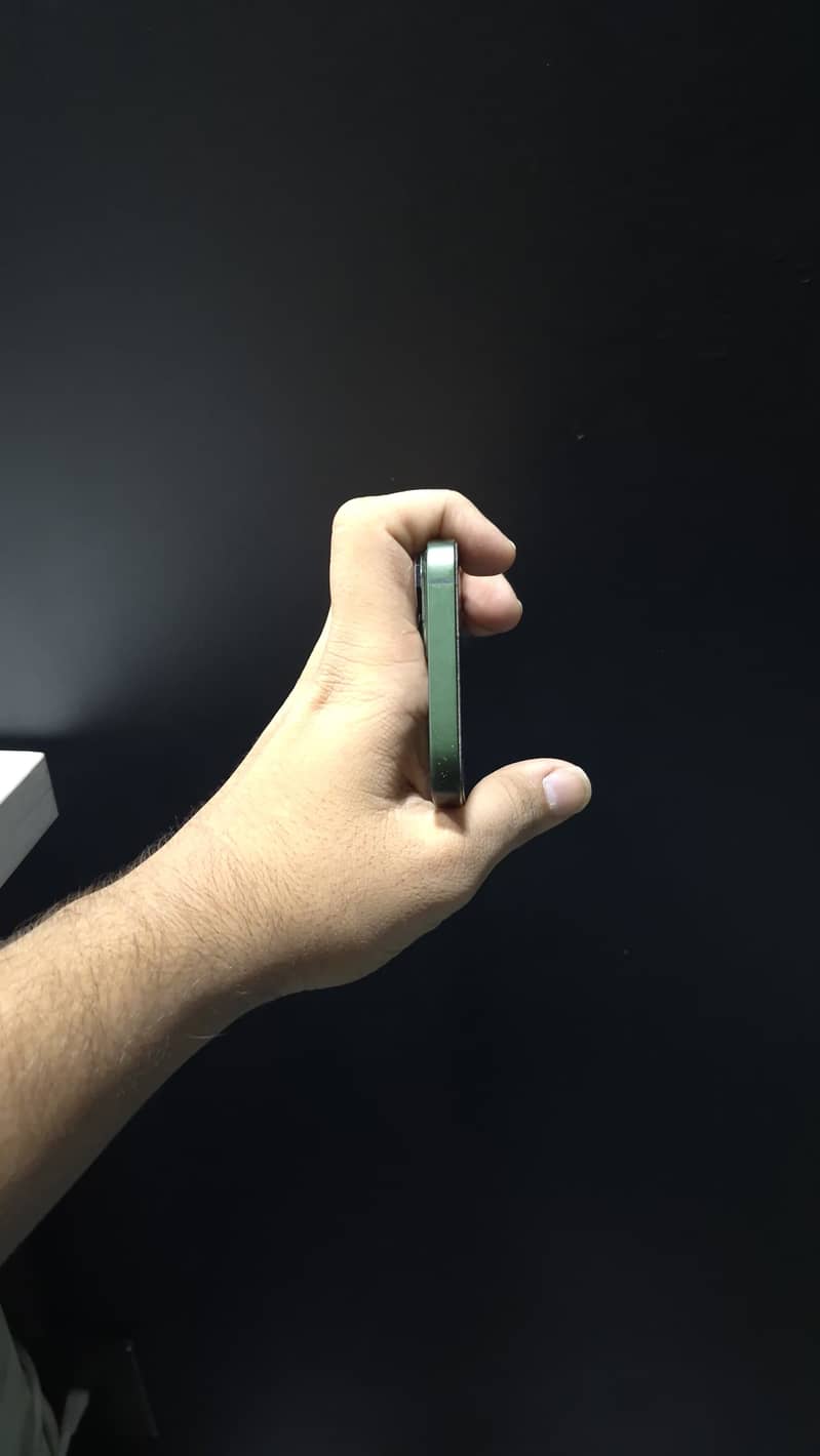 Apple iPhone 13 4
