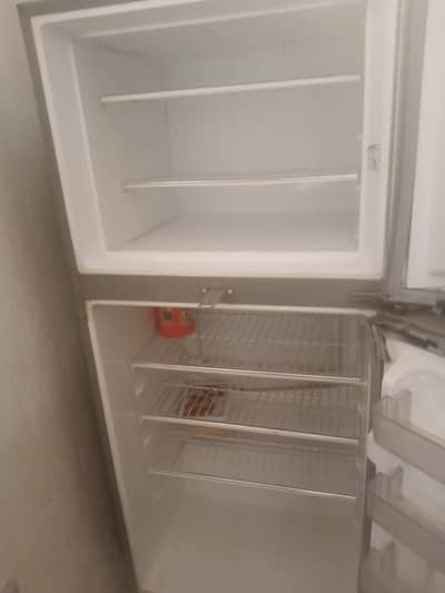 Aoa I am selling the fridge