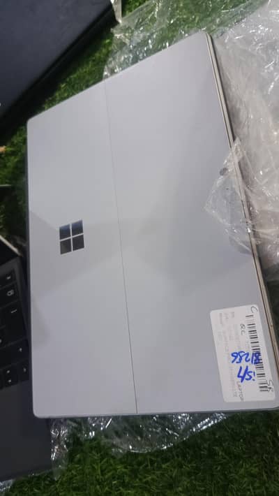 Laptops Surface Pro 1807 | i5 7th Gen | 8GB | 256GB SSD | 2K Touch