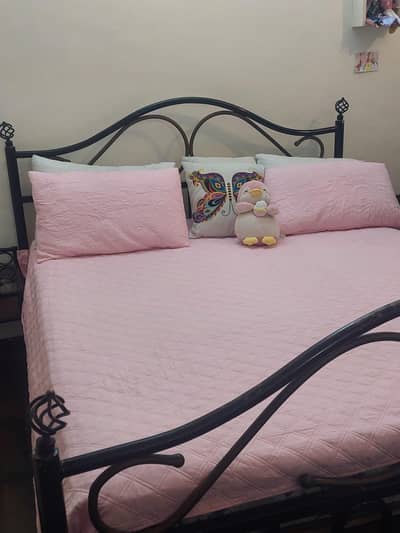 rought iron bed
