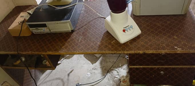 OFFICE TABLE FOR SALE CONDITION 90 PERCENT