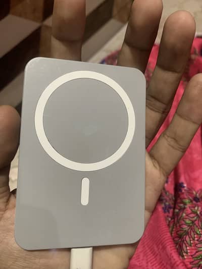 Infinix 40 pro original wireless charger for iPhones & ALL MOBILES