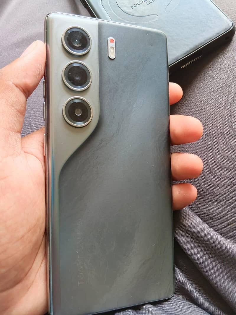Tecno CAMON 40 0