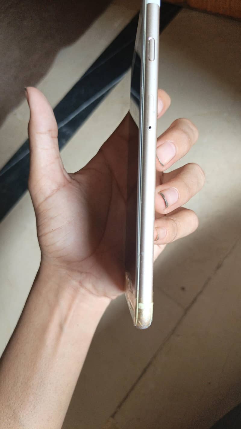 Apple iPhone 6S Plus 2
