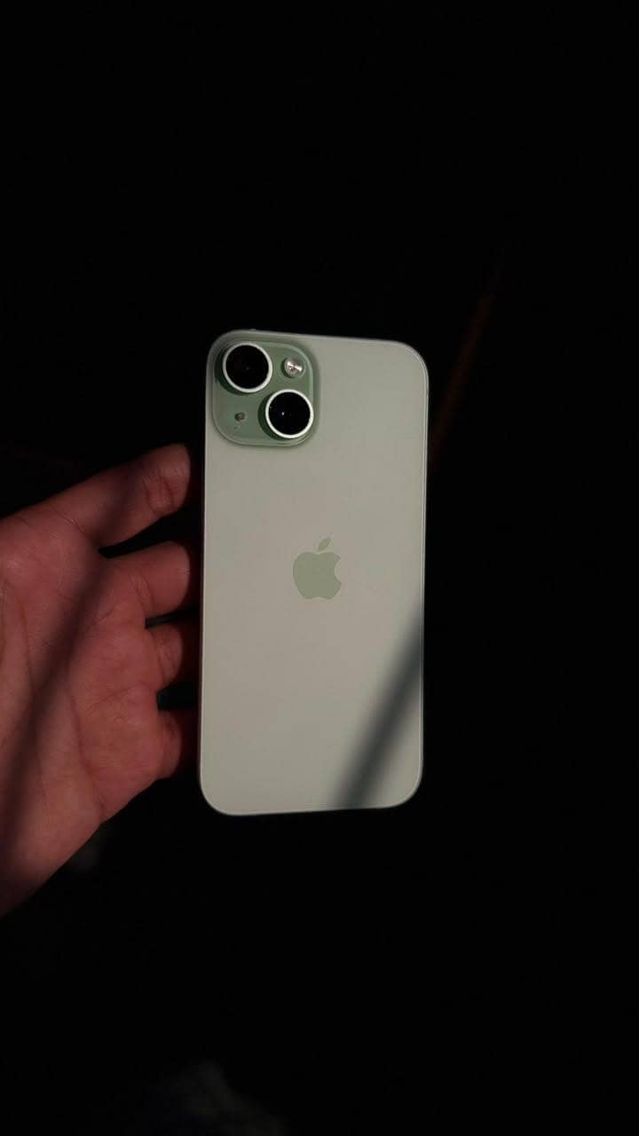 Apple iPhone 15 4