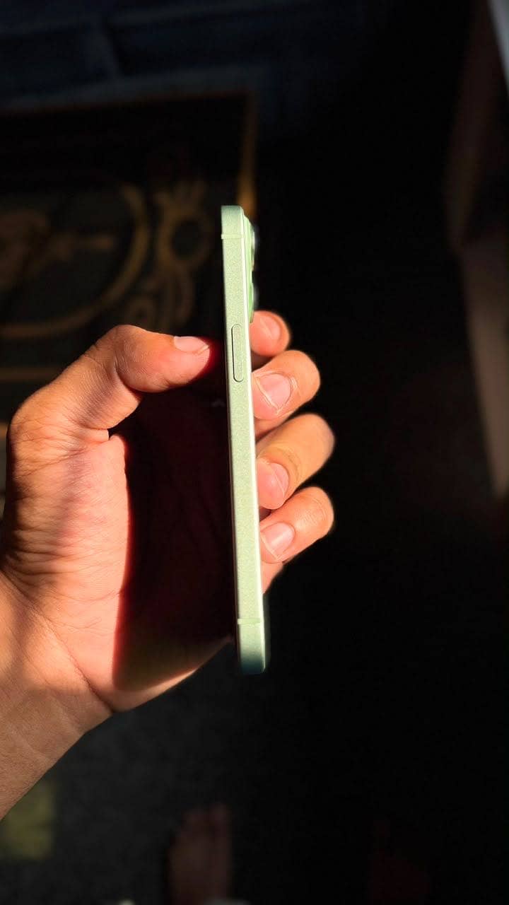 Apple iPhone 15 6
