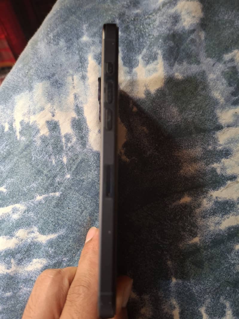 Apple iPhone 15 Pro Max 1