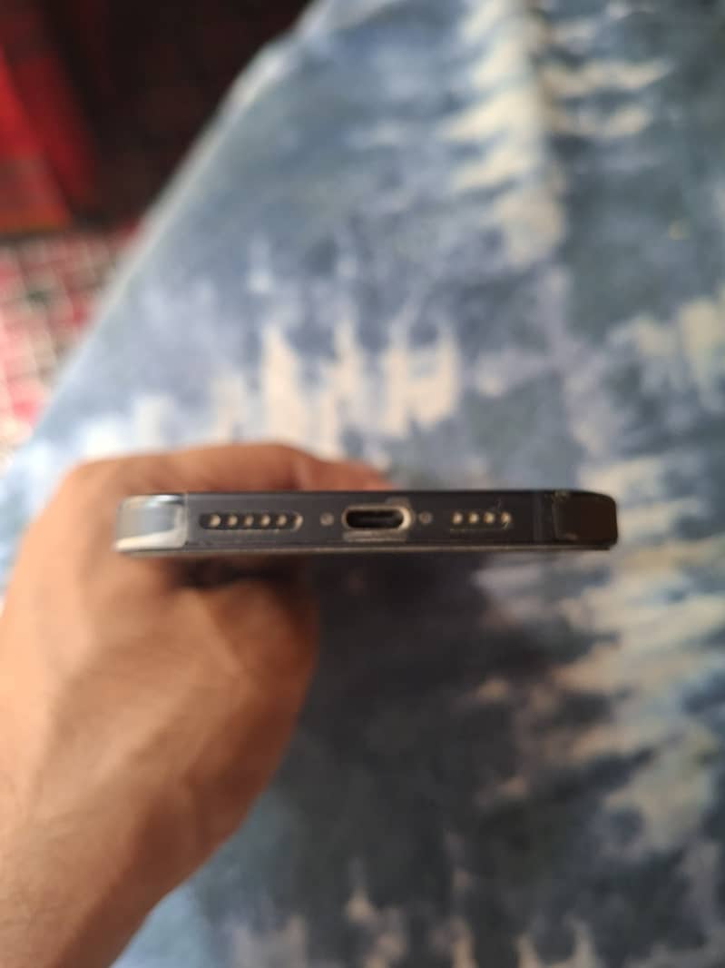 Apple iPhone 15 Pro Max 3