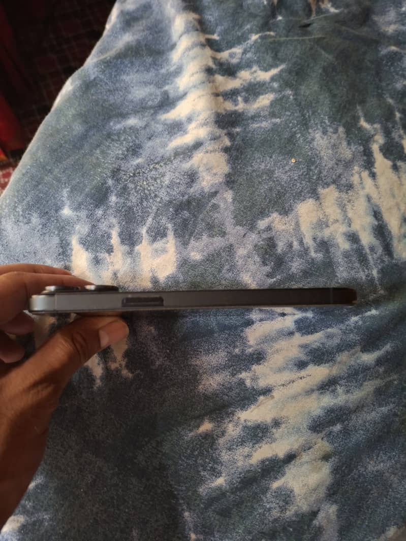 Apple iPhone 15 Pro Max 4