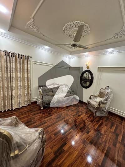 Prime Location Flat For Grabs In 950 Square Feet Karachi