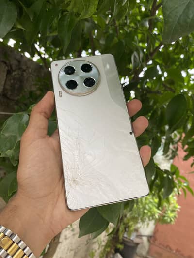 Tecno CAMON 30