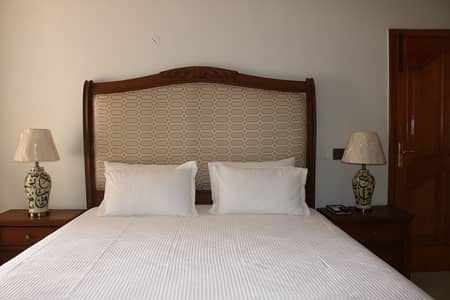 Serviced Luxury Room with Private Balcony on Lawrance Road