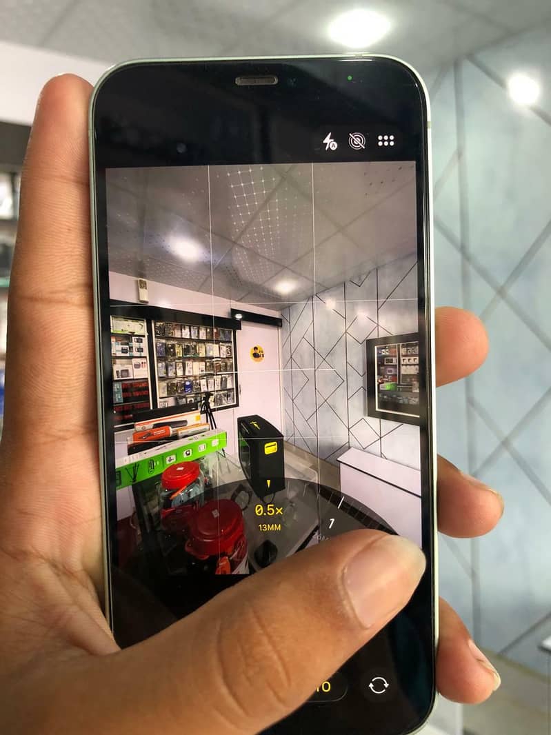 Apple iPhone 12 3