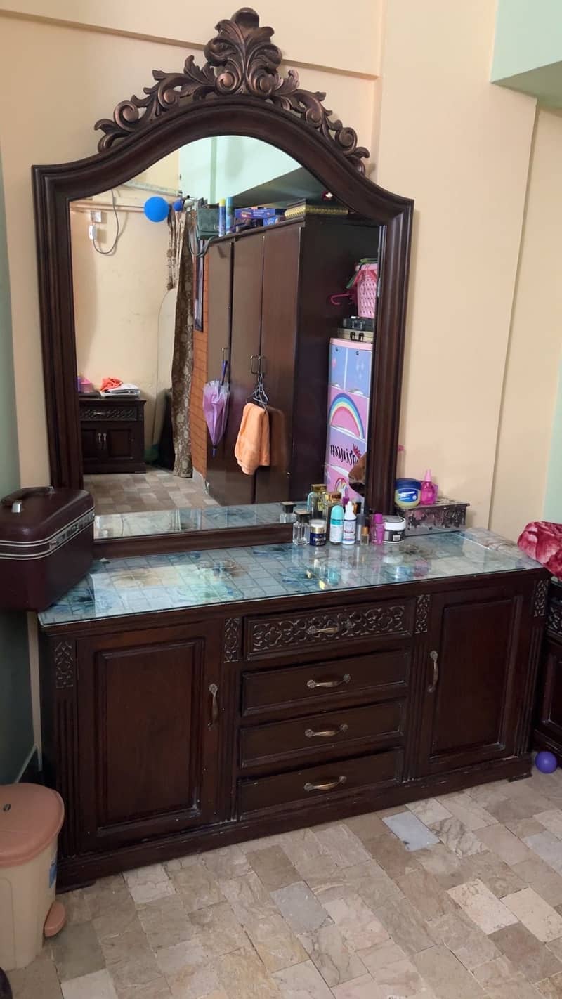 Dressing table with side tables 0